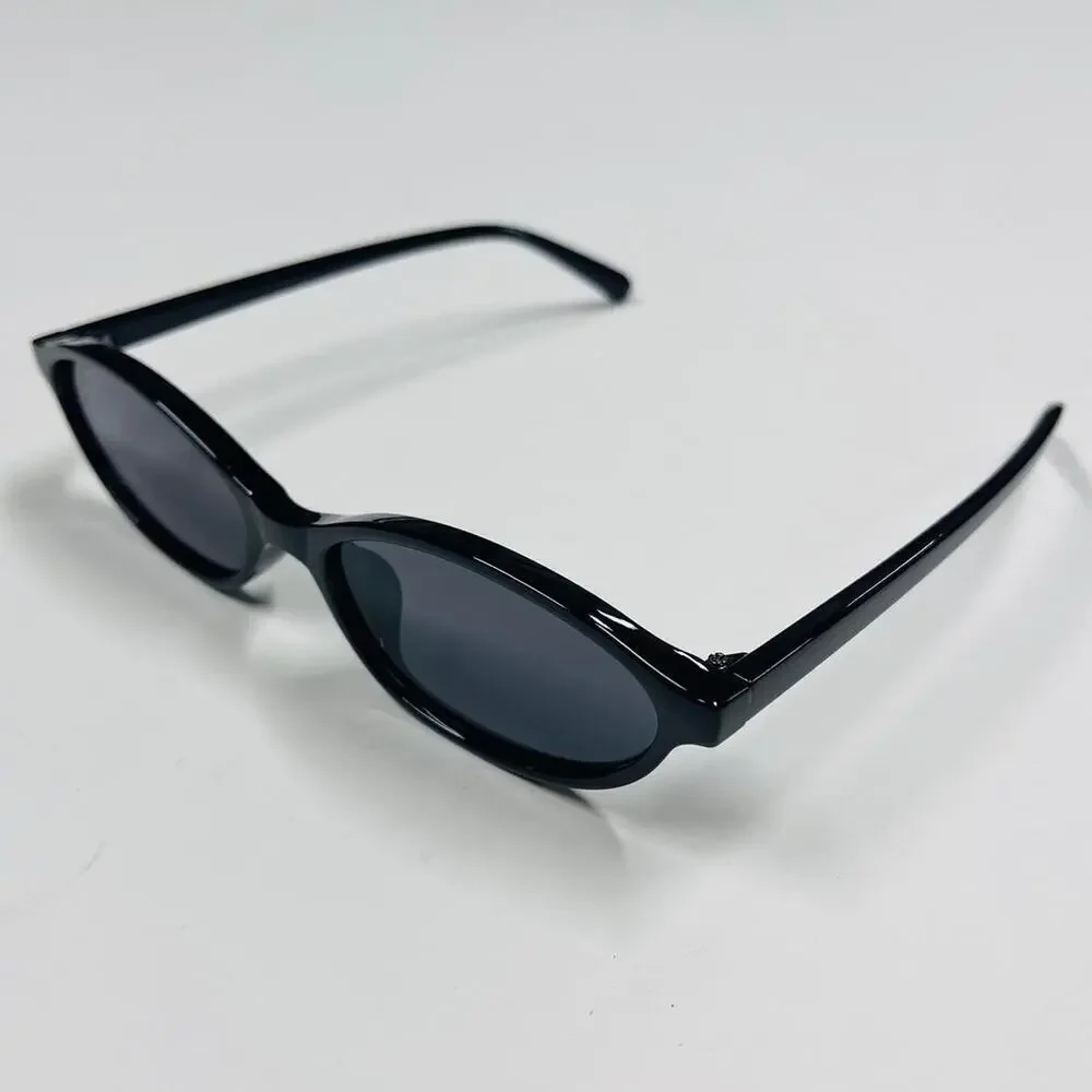 Vintage unique retro style black oval rounded cat eye sunglasses